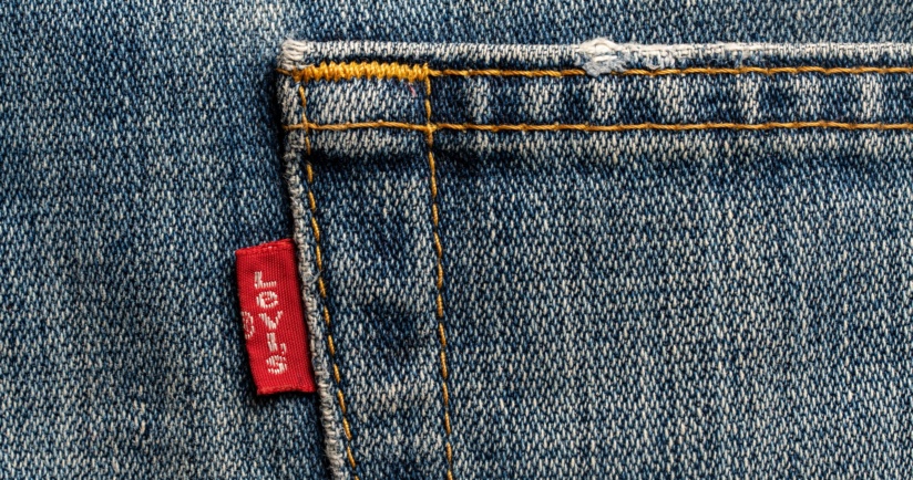 Levi Strauss glänzt: Prognose-Anhebung beflügelt die Aktie