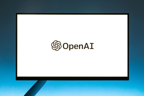 Screen mit OpenAI-Logo