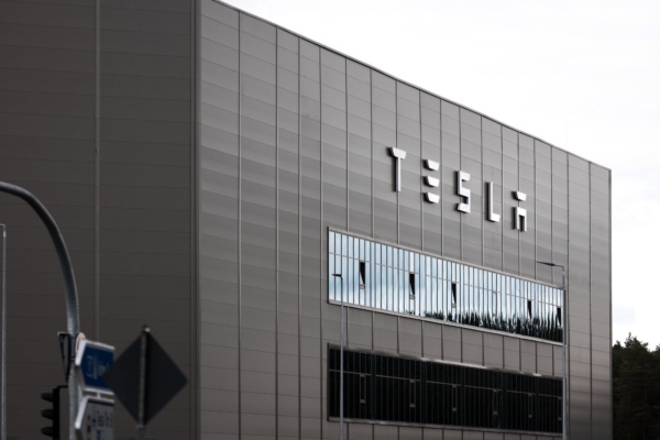Tesla-Aktie: Werk Grünheide wächst stark trotz Risiken