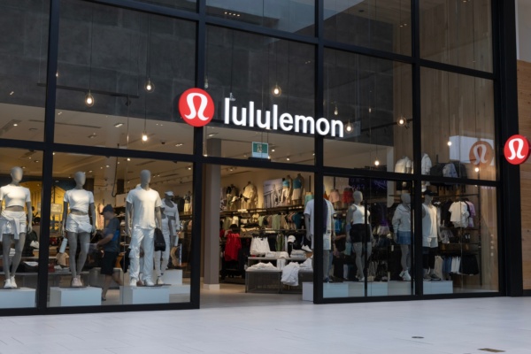 Lululemon-Aktie stürzt ab: Prognose-Schock für neue Chefin