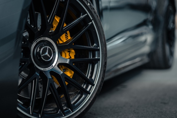 Mercedes-Benz: Teilemangel in Sindelfingen, Aktie stabil