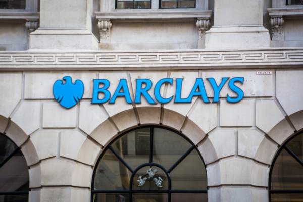 Barclays baut 5.000 Jobs ab: KI-Fokus trotz Gewinnplus