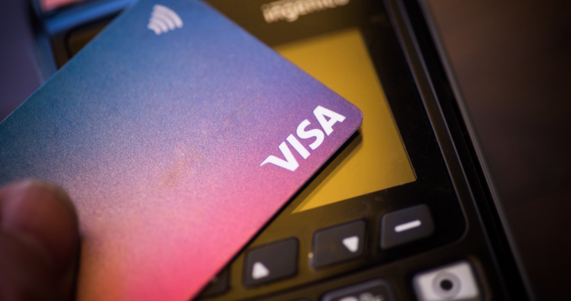 Visa-Aktie glänzt: Rekordumsatz und 16 % mehr Dividende!