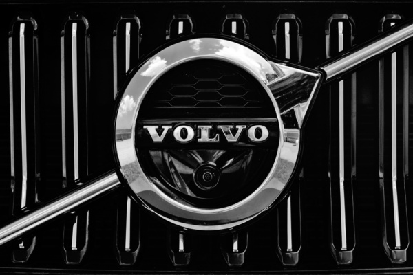 Volvo Aktie stürzt nach heftiger Gewinnwarnung ab
